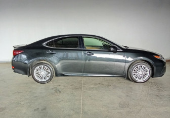 Подержанный автомобиль Lexus ES 2016 года (8 фото)