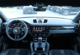 Подержанный автомобиль Porsche Cayenne 2021 года (12 фото)