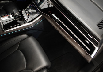 Подержанный автомобиль Audi Q7 2020 года (32 фото)