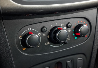 Подержанный автомобиль Renault Logan Sedan 2021 года (21 фото)