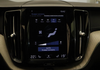 Подержанный автомобиль Volvo XC60 2019 года (16 фото)