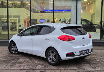 Подержанный автомобиль Kia Ceed Hatchback 2014 года (6 фото)