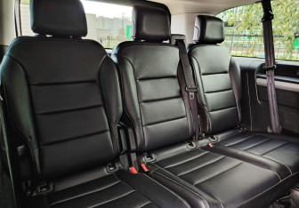 Подержанный автомобиль Peugeot Traveller 2019 года (13 фото)