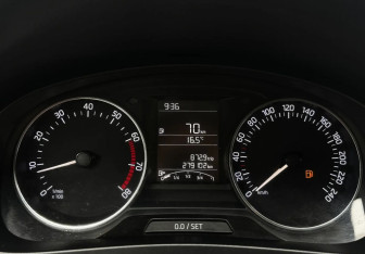 Подержанный автомобиль Skoda Rapid Liftback 2016 года (13 фото)