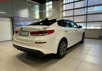 Подержанный автомобиль Kia Optima Sedan 2019 года (4 фото)