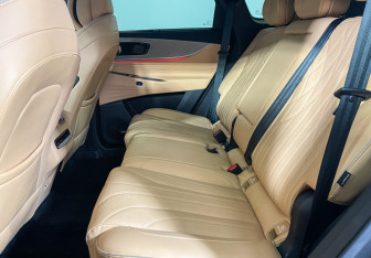 Подержанный автомобиль Jaecoo J8 2024 года (10 фото)