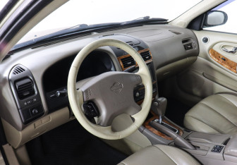 Подержанный автомобиль Nissan Maxima 2004 года (5 фото)