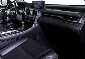 Подержанный автомобиль Lexus RX 2021 года (10 фото)