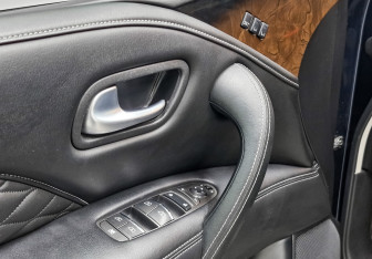 Подержанный автомобиль Infiniti QX80 2019 года (28 фото)