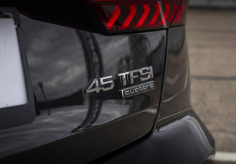 Подержанный автомобиль Audi A6 Sedan 2024 года (10 фото)