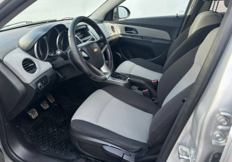 Подержанный автомобиль Chevrolet Cruze Sedan 2012 года (9 фото)