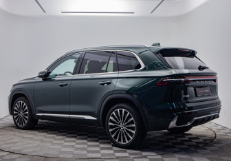 Подержанный автомобиль Geely Monjaro 2024 года (3 фото)