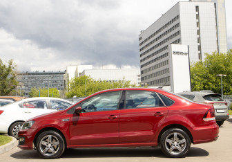 Подержанный автомобиль Volkswagen Polo Sedan 2018 года (6 фото)
