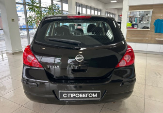 Подержанный автомобиль Nissan Tiida Hatchback 2010 года (6 фото)