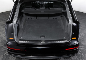 Подержанный автомобиль Audi Q7 2017 года (10 фото)