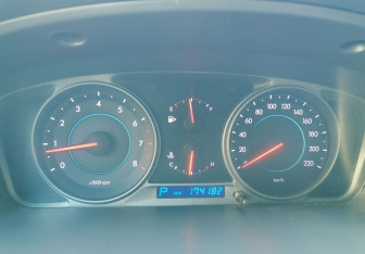 Подержанный автомобиль Chevrolet Epica 2012 года (15 фото)