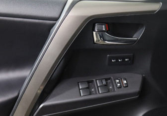 Подержанный автомобиль Toyota RAV4 2018 года (19 фото)