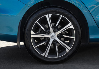 Подержанный автомобиль Geely Emgrand 2023 года (13 фото)