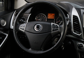 Подержанный автомобиль SsangYong Actyon 2014 года (11 фото)