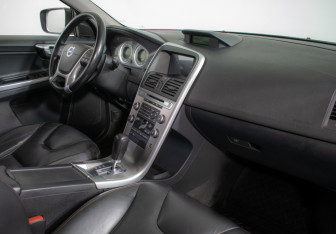Подержанный автомобиль Volvo XC60 2010 года (8 фото)