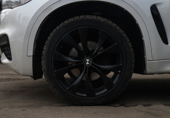 Подержанный автомобиль BMW X6 2016 года (26 фото)