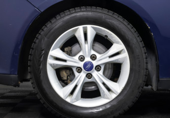 Подержанный автомобиль Ford Focus Sedan 2011 года (18 фото)