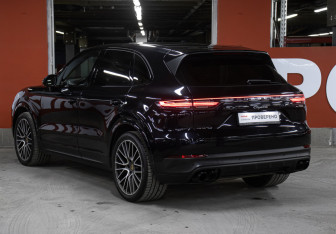 Подержанный автомобиль Porsche Cayenne 2019 года (7 фото)