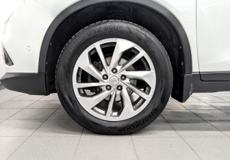 Подержанный автомобиль Nissan X-Trail 2018 года (17 фото)