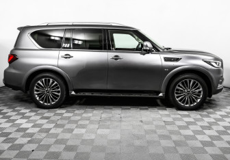 Подержанный автомобиль Infiniti QX80 2019 года (4 фото)