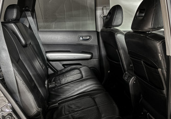 Подержанный автомобиль Nissan X-Trail 2008 года (11 фото)