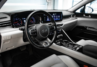 Подержанный автомобиль Kia K5 2021 года (7 фото)