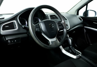 Подержанный автомобиль Suzuki SX4 Hatchback 2017 года (9 фото)