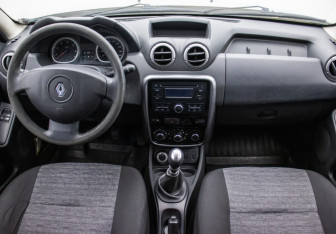 Подержанный автомобиль Renault Duster 2013 года (13 фото)