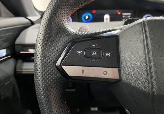 Подержанный автомобиль Changan UNI-V 2023 года (16 фото)