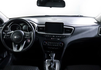 Подержанный автомобиль Kia Ceed Hatchback 2018 года (9 фото)