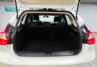 Подержанный автомобиль Ford Focus Hatchback 2011 года (12 фото)