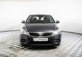 Подержанный автомобиль Kia Ceed Hatchback 2010 года (2 фото)