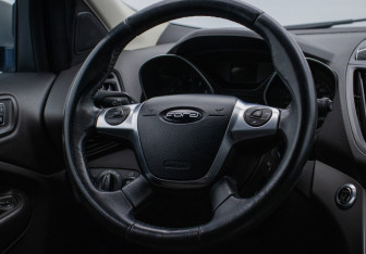 Подержанный автомобиль Ford Kuga 2015 года (15 фото)