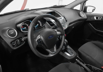 Подержанный автомобиль Ford Fiesta Hatchback 2018 года (7 фото)