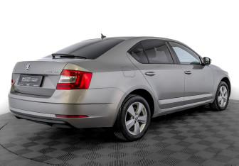 Подержанный автомобиль Skoda Octavia Liftback 2019 года (5 фото)