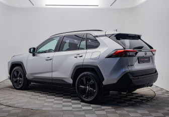 Подержанный автомобиль Toyota RAV4 2021 года (3 фото)