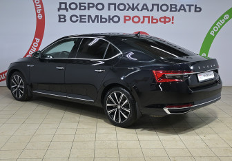 Подержанный автомобиль Skoda Superb Liftback 2023 года (6 фото)