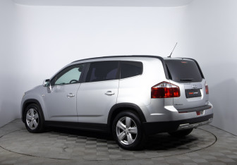Подержанный автомобиль Chevrolet Orlando 2012 года (7 фото)