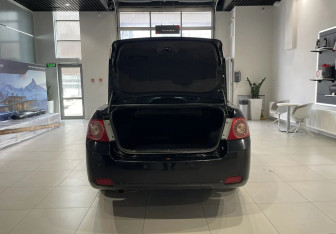 Подержанный автомобиль Chevrolet Epica 2008 года (7 фото)