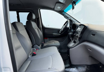 Подержанный автомобиль Hyundai Grand Starex 2010 года (10 фото)