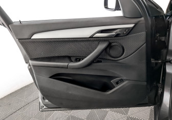 Подержанный автомобиль BMW X1 2019 года (19 фото)