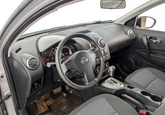 Подержанный автомобиль Nissan Qashqai 2012 года (16 фото)