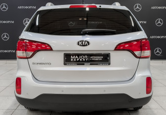 Подержанный автомобиль Kia Sorento 2018 года (6 фото)