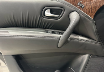 Подержанный автомобиль Nissan Patrol 2013 года (13 фото)