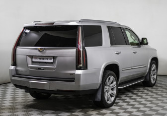 Подержанный автомобиль Cadillac Escalade Suv 2015 года (5 фото)